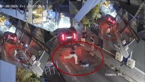 (คลิป)ตร.ตามซิวแล้ว!ก๊วนชายฉกรรจ์เรียกหนุ่ม พนง.ร้านกัญชากราบเท้าก่อนเตะเสย-กระทืบซ้ำ กลางเชียงใหม่