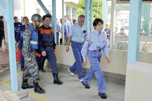 ผู้นำญี่ปุ่นลงพื้นที่เยี่ยมผู้ประสบภัยแผ่นดินไหว