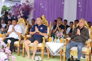 โลกใบนี้ (หมุน)เพื่อ  “เนวิน” คนเดียว !?