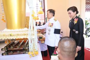ในหลวง-พระราชินี พระราชทานเพลิงศพ ศ.นพ.สงคราม และ คุณหญิงสุมนา ทรัพย์เจริญ