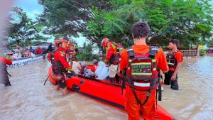 พม่าอ่วม! เขื่อนแตกน้ำซัดท่วมหมู่บ้านในอิรวดีกว่า 100 แห่ง ดับแล้ว 2 ราย