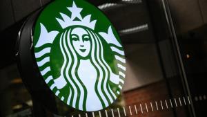 ตำรวจบุกค้นสำนักงานใหญ่สตาร์บัคส์เกาหลีใต้ กรณีแคมเปญ "วันรถถัง"