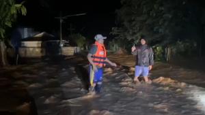 ฝนตกหนักน้ำป่าทะลักซัด "เวียงแหง"ต้องอพยพชาวบ้าน50หลังคาเรือน