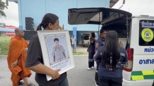 สุดเศร้า! ร่าง “ครูหมวย” ถึงวัดตะโหนด ญาติ-เพื่อนร่วมงานร่ำไห้ระงม ครอบครัวสุดอาลัย