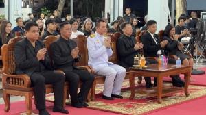 สวดพระอภิธรรม “ครูหมวย” คืนที่ 2 เต็มไปด้วยความโศกเศร้า