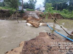 น้ำหลากซัดทางเบี่ยงขาด ตัดเส้นทางเข้า–ออกหมู่บ้าน ชาวโนนสวรรค์เดือดร้อน ต้องอ้อมกว่า 10 กม. ผู้ใหญ่บ้านวอนเร่งช่วย