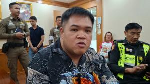 (คลิป)จุดจบแท็กซี่เถื่อน! โขกค่าโดยสารชาวลาว 4,500 บาท ขนส่งอุบลฯ ส่งพักใบขับขี่-บังคับคืนเงิน