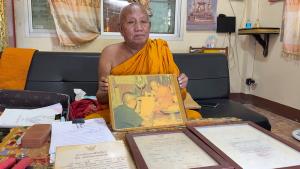 งัดหลักฐานปี 33 สู้! เจ้าอาวาสเปิดบัญชีวัด-รูปถ่ายยืนยัน "นายเฮียง" ถวายที่ดินจริงสร้างวัดป่าอดุลยาราม
