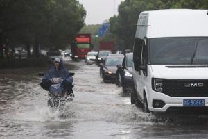 ฤทธิ์ดอลฟิน ! ฝนกระหน่ำกรุงปักกิ่งและอีกหลายภูมิภาคสามวันสามคืน  คาดพายุส่งอิทธิพลยาวถึงสัปดาห์หน้า