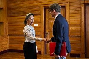 ภาคประชาสังคมซัด ICRC รู้เห็นเป็นใจให้รัฐบาลพม่าใช้ภาพเยี่ยมซูจีเป็นเครื่องมือสร้างความชอบธรรม