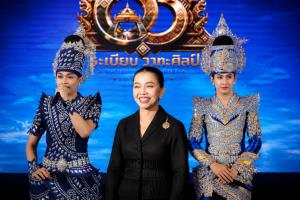 “สุขสมรวย” ชูวง "ระเบียบวาทะศิลป์" ต้นแบบสมาชิกกองทุนหมู่บ้าน นำเงินกู้ไปต่อยอดอาชีพ ช่วยฟื้นวิกฤติจากหนี้นอกระบบสู่ศิลปินระดับประเทศ