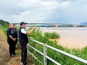 รองอธิบดีกรมประมงลงพื้นที่นครพนม จับตาน้ำโขงสูง ห่วงเกษตรกรเลี้ยงปลาในกระชัง เร่งวางแนวทางรับมือผลกระทบ