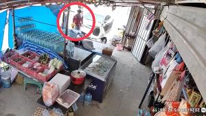 แค้นถูกไล่ออก! หนุ่มกัมพูชาถือมีดอีโต้ฟันเพื่อนร่วมชาติสาหัส ก่อนซื้อน้ำแล้วขี่ จยย.หนี