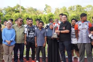 “อามินทร์-บีลา“ซึ้งน้ำใจ 2 ทีมลูกหนัง “GOLOK FA CUP 2026” แบ่งเงินรางวัลรวม 200,000 บาท มอบให้ครอบครัว “ซอฟวัน อาแว”