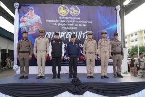 อธิบดีกรมการปกครอง ตรวจเยี่ยม ปฏิบัติการ “ลาดหลุมแก้ว บำบัดทุกข์ บำรุงสุข พิทักษ์สันติราษฎร์ พิฆาตยาเสพติด พิชิตอันธพาล” คุมเข้มอาวุธปืน-ยาเสพติด