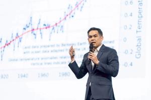 ‘ดร.พิพัฒน์’ ชี้ตัวเลขเศรฐกิจไทย ‘ฉายภาพคนละทาง’ แนะปรับดัชนี MPI เหตุวัดแบบเดิมไม่ทันการเปลี่ยนแปลงเศรษฐกิจใหม่