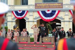 “รมว.กลาโหม” ตรวจเยี่ยม ทบ. สั่งเสริมเขี้ยวเล็บ–ดันอุตสาหกรรมป้องกันประเทศ ย้ำสื่อสารเชิงรุกสกัดข้อมูลบิดเบือน