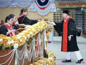ม.กรุงเทพธนบุรี มอบปริญญาดุษฎีบัณฑิตกิตติมศักดิ์ "โกวิท ศรีไพโรจน์"รอง อสส.