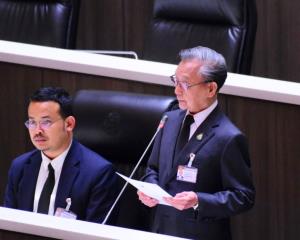 “ชวน” ย้ำ ค้านกู้ 4 แสน ล. 4 เดือนผ่าน สะท้อนด่วนไม่จริง ฝากศาล รธน.อย่าให้การเมืองแทรกแซง หรือ “หนี้บุญคุณ”