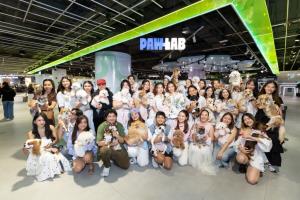 สยามดิสคัฟเวอรี่ เปลี่ยน PAW LAB สู่รันเวย์ครั้งแรก ชวนเหล่าเพื่อนสี่ขาและเจ้าของมาแสดงตัวตนผ่านแฟชั่นและPet Lifestyle