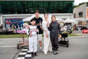 “เบนซ์ พริกไทย” ปลื้มลูกชาย “น้องแมคลาเรน” คว้าแชมป์โกคาร์ตสนามที่ 2 เดินหน้าสู่เส้นทางนักแข่งเยาวชน