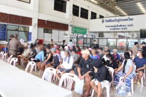 ลาวส่งกลับอีกเกือบร้อย!ทั้งไทยหนีเข้าเมือง-สแกมเมอร์ พบมีหมายจับสารพัดคดีติดตัว 15 ราย