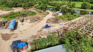 (คลิป)เจอทั้งไม้สัก-ประดู่!อธิบดีกรมอุทยานฯ นำตำรวจ ปทส.แกะรอยไม้เถื่อนอุตรดิตถ์ ลุยตรวจโกดังไม้เชียงราย