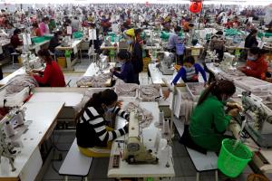 พิษเงินเฟ้อ! กัมพูชาเริ่มเจรจาค่าแรงขั้นต่ำปี 70 แรงงาน-สหภาพร้องขึ้นเงินเดือนรับมือค่าครองชีพพุ่ง