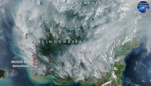 ฮือฮา NASA โชว์ภาพ "ไฟป่าอินโดฯ" มองเห็นจากอวกาศ “มาเลเซีย” ประกาศภาวะฉุกเฉิน“รัฐซาราวัก” สั่งปิด 647 โรงเรียนผลจากหมอกควันพิษปิดท้องฟ้าค่า API พุ่งเกิน 500