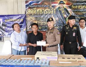 “พล.ต.ท.ไตรรงค์-มูลนิธิพระราหู” ช่วยครอบครัววีรบุรุษ “อส.ทพ.วิมล” มอบเงินซ่อมบ้าน-สิ่งของ