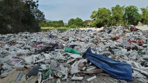 ผงะ! ร้องผู้ว่าฯ ระยอง ลอบฝัง “ขยะอุตสาหกรรม” กลางชุมชนบ้านฉาง ชาวบ้าน–เด็กผื่นคัน ผู้ว่าฯ สั่งตรวจด่วน