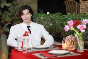 ดินเนอร์ใต้แสงจันทร์ sewa เสกซีนหวาน ชวน “กลัฟ คณาวุฒิ” เสิร์ฟฟินงานผิวโกลว์ เพื่อแฟนด้อม