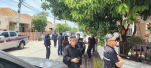 ตำรวจล้อมบ้านเกลี้ยกล่อม ร.ต.ต. หลังภรรยาถูกยิงดับในโรงเรียนอนุบาล เด็ก 44 คนปลอดภัย