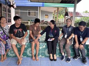 ลูกร้องสื่อ! แม่ป่วยจิตเวชถูกรุมทำร้ายคดีไม่คืบ พม.หนองคายรุกช่วยถึงบ้าน เข้าสู่ระบบการรักษาเคลียร์คู่กรณี