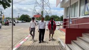 3 โจ๋ ก่อเหตุอาละวาด รุมทำร้ายชายเร่ร่อน หน้าบวม-เลือดเต็มตัว-ปากฉีกเย็บ 7 เข็ม พลเมืองดีทนไม่ไหวโร่พาแจ้งความ
