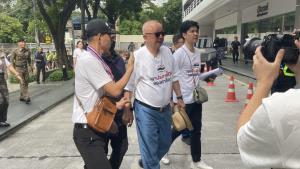 “สนธิ” บุกสถานทูตอิสราเอล "เอาประเทศไทยของเราคืนมา" มวลชนทยอยร่วมชุมนุม
