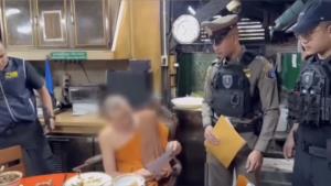 กองปราบฯ บุกจับ “หลวงพ่อโชติ” เจ้าอาวาสวัดพุทไธศวรรย์ ปมยักยอกเงินวัดกว่า 92 ล้าน พบหลักฐานโอนให้สีกาคนสนิท