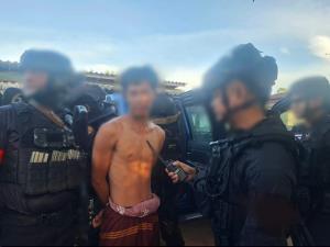 นปพ.ร่วมปัตตานี รวบผู้ต้องหาตามหมายจับในปอเนาะกาหยี
