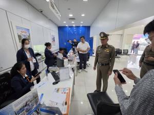 คนร้ายบุกเดี่ยวจี้ชิงเงินธนาคารสาขาตลาดไทกวาดเงิน1.5 ล้านก่อนนำรถไปเผาทิ้งหนี