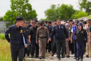 มท.2 ลุยตรวจ “สุสานยิวฉะเชิงเทรา” พบ 4 ศพฝังจริง ไร้ใบอนุญาต ขยายผลนอมินีฟอกเงิน ลั่นผิดจริงถอนสัญชาติ-เชิญออกประเทศ