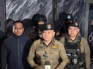 ผกก.วังทองหลาง นำตำรวจขุด S.W.A.T. บก.น.4 ลุยตรวจผับซอยมหาดไทย-ทาวน์อินทาวน์ พบ 2 ร้าน เปิด-จำหน่ายสุราเกินเวลา