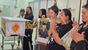 ร่ำไห้รับศพ“พลทหารน้ำ”กลับบ้านเกิดอุบลฯ พ่อแม่ติดใจปมเสียชีวิต ชี้ไม่พบสาเหตุแรงจูงใจใดที่ลูกชายจะทำร้ายตัวเอง