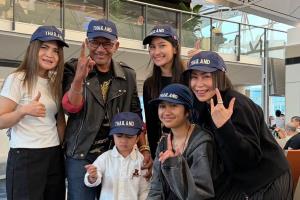 “เนเน่ รอยัล”  เริ่มเผยทีเด็ด พางานคราฟท์  “หมวกดอนกอยผูกหาง” แบรนด์   SIRIVANNAVARI  บินลัดฟ้า สู่เวที AGT