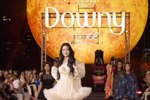สวยจึ้งกระแทกตา! “หลิงหลิง คอง” ออร่าพุ่งบนแคทวอล์ก DOWNY LUXE SUNWAY พร้อมนั่งแท่น Brand Ambassador “ดาวน์นี่ ลักซ์” หอมแดด ทุกที่ ทุกเวลา