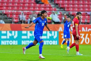 ช้างศึกยู-23 โกงตาย ตาม 0-2 แซงชนะคีร์กีซสถาน 3-2  “ปริพรรษ์” ฮีโร่ยิง 2 ลูกใน 4 นาที ช่วยไทยประเดิมชัยเอเชียนเกมส์