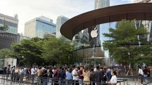 บรรยากาศ รับเครื่อง iPhone 18 Pro วันแรก Apple centralwOrld