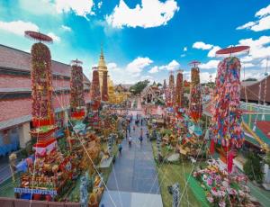 ชวนเที่ยว “สลากย้อมเมืองลำพูน” ประเพณีหนึ่งเดียวในโลก ชมต้นสลากย้อมกว่า 20 ต้น