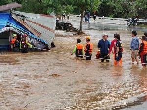 สระบุรีฝนถล่ม 85 มม. น้ำป่าทะลักมวกเหล็ก ชาวบ้านหนีน้ำอลหม่าน ผู้สูงอายุ-ทารก 5 เดือนติดบ้าน
