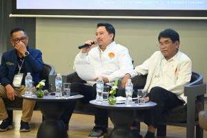 “เจี๊ยบ พิสุทธิ์” กลับลำร่วมวงสว.พบสื่อสัญจร หลังขยับเป็นตัวจริง “พิสิษฐ์” ไม่ติดใจแม้เคยอยู่ก๊วนสว.สำรอง