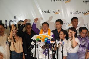 “นฤพนธ์” ประกาศชัยเลือกตั้งนายก อบจ.นนท์ หวังวิญญาณ “ธงชัย” ยังเฝ้าดูลูกหลาน ด้าน “เดชรัต” พรรคส้มยอมรับความพ่ายแพ้